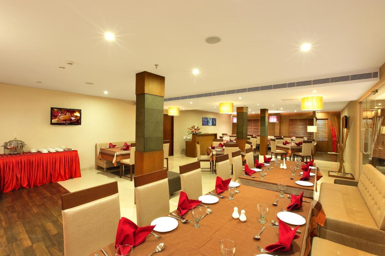 Hotel Park Residency Adoor Adur Exterior foto