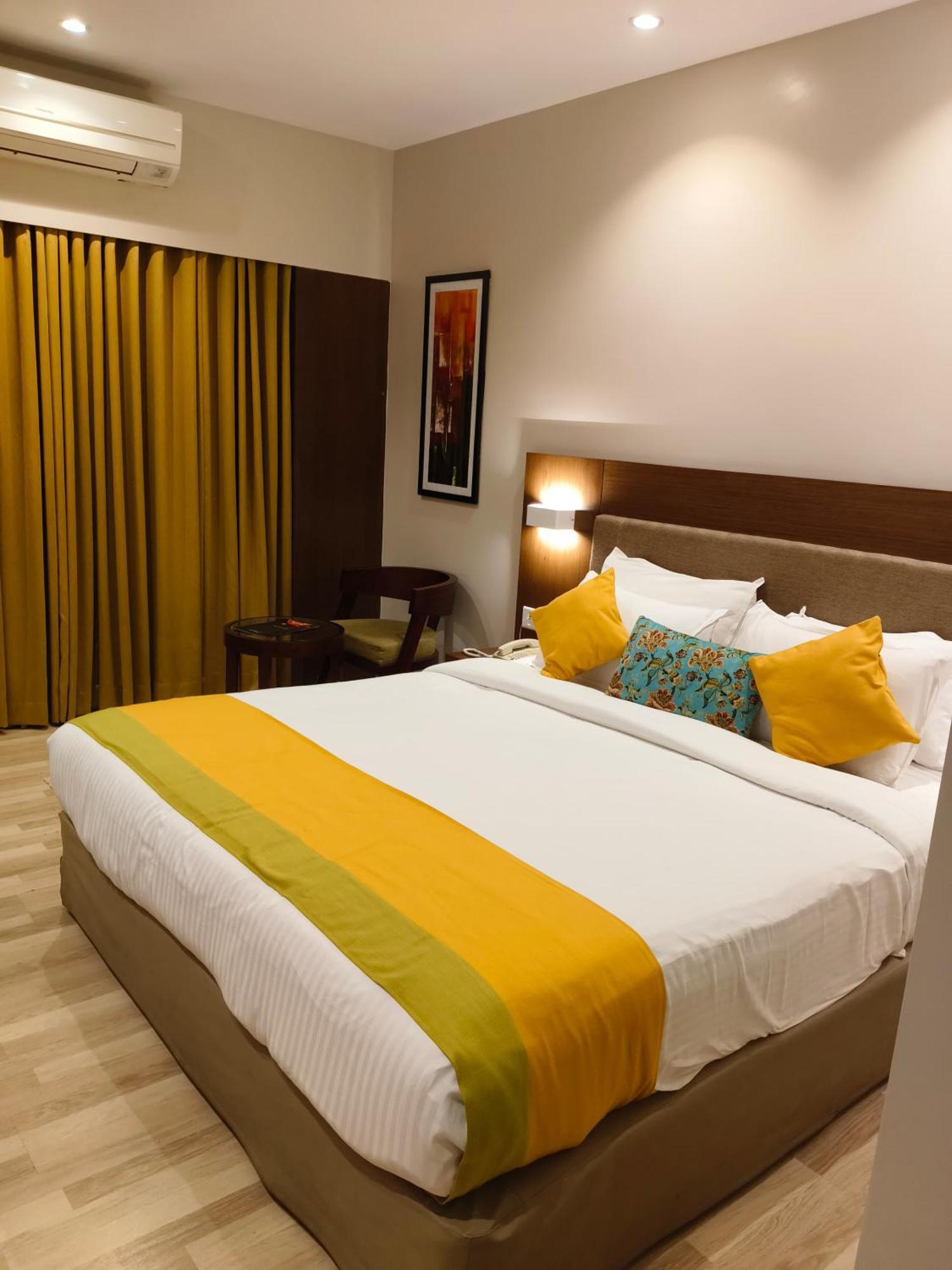 Hotel Park Residency Adoor Adur Exterior foto