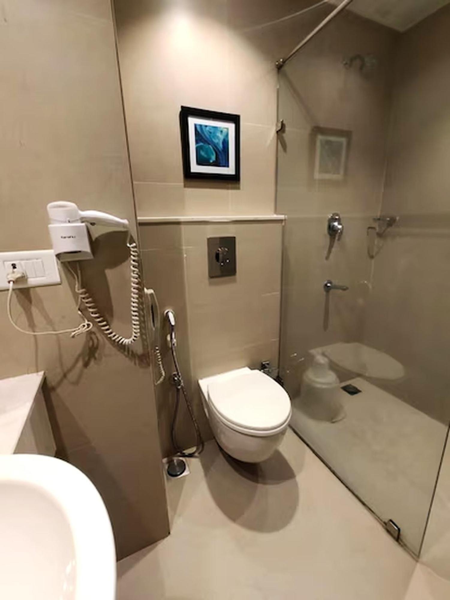 Hotel Park Residency Adoor Adur Exterior foto