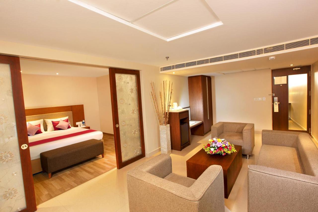 Hotel Park Residency Adoor Adur Exterior foto