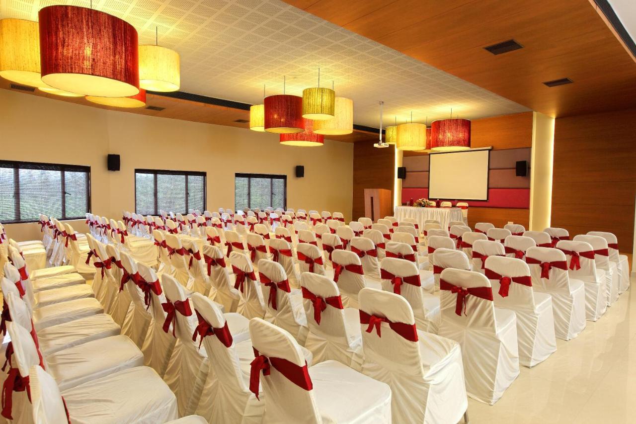 Hotel Park Residency Adoor Adur Exterior foto